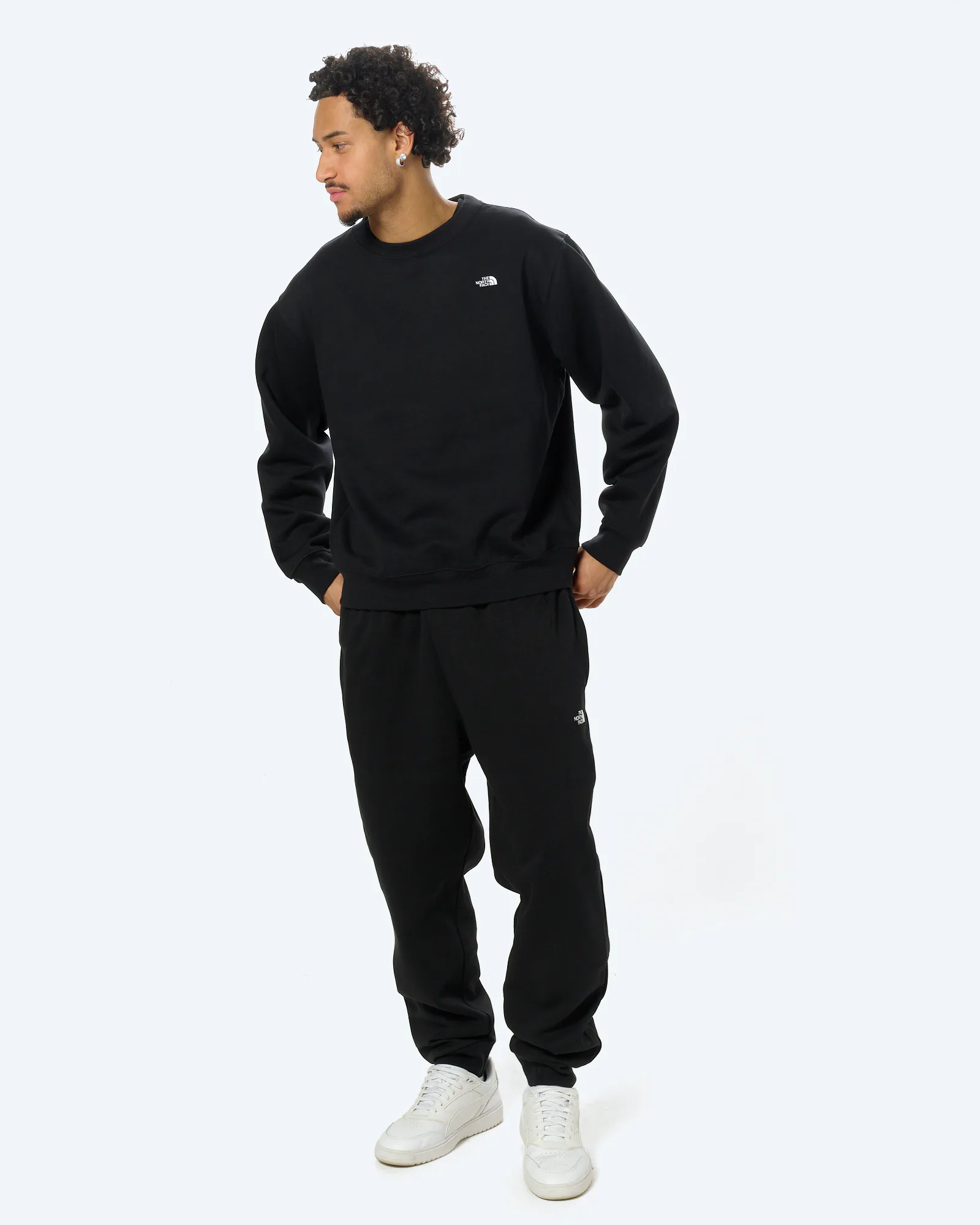 M Essential Simple Dome Relax Crew TNF Black