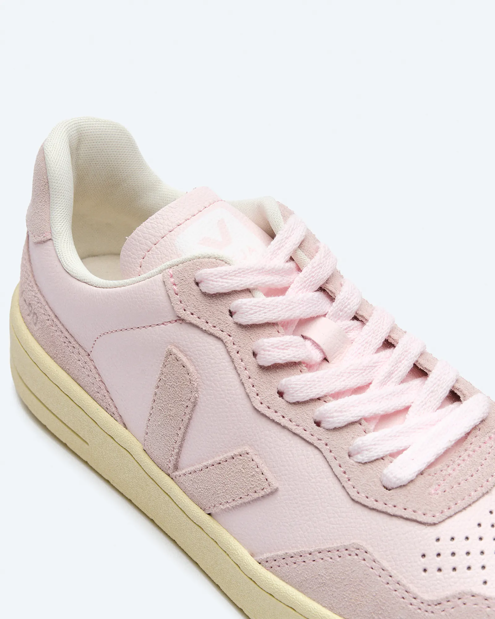 Veja V-90 O.T. Leather Sneaker Lassi/Petale Veja V-90 O.T. Leather Sneaker Lassi/Petale