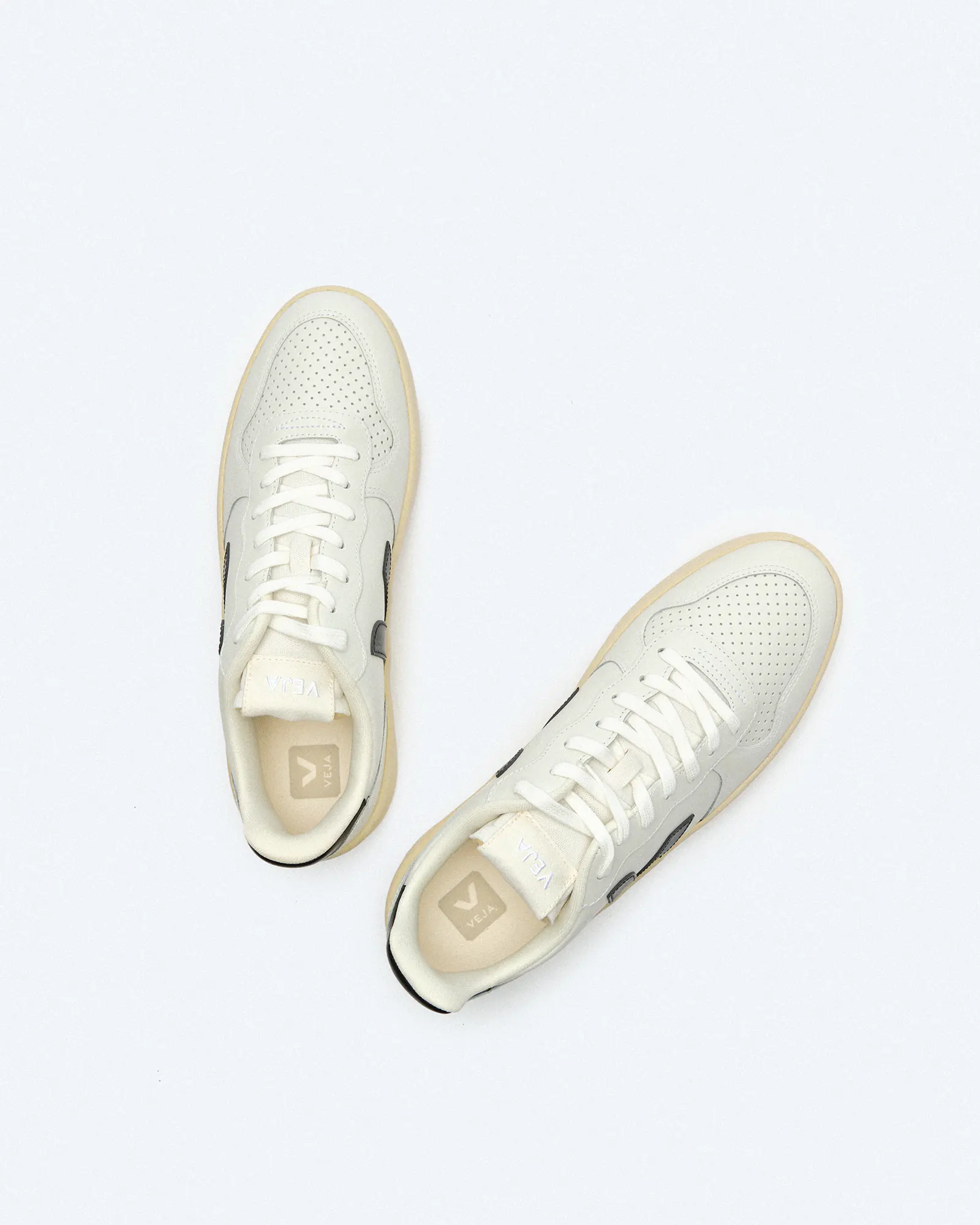 Veja V-10 Men Leather Sneaker Extra White/Black Veja V-10 Men Leather Sneaker Extra White/Black