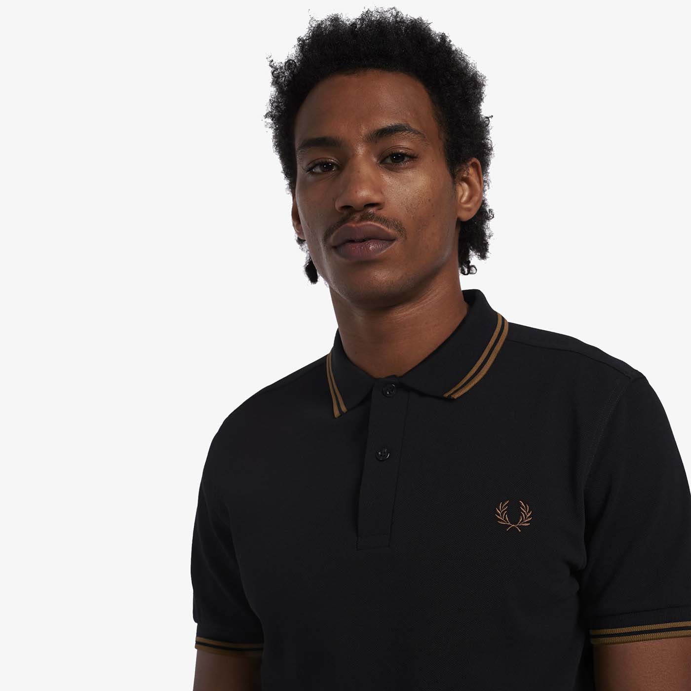 Fred Perry Poloshirt mit Doppelstreifen Black/Shaded Stone