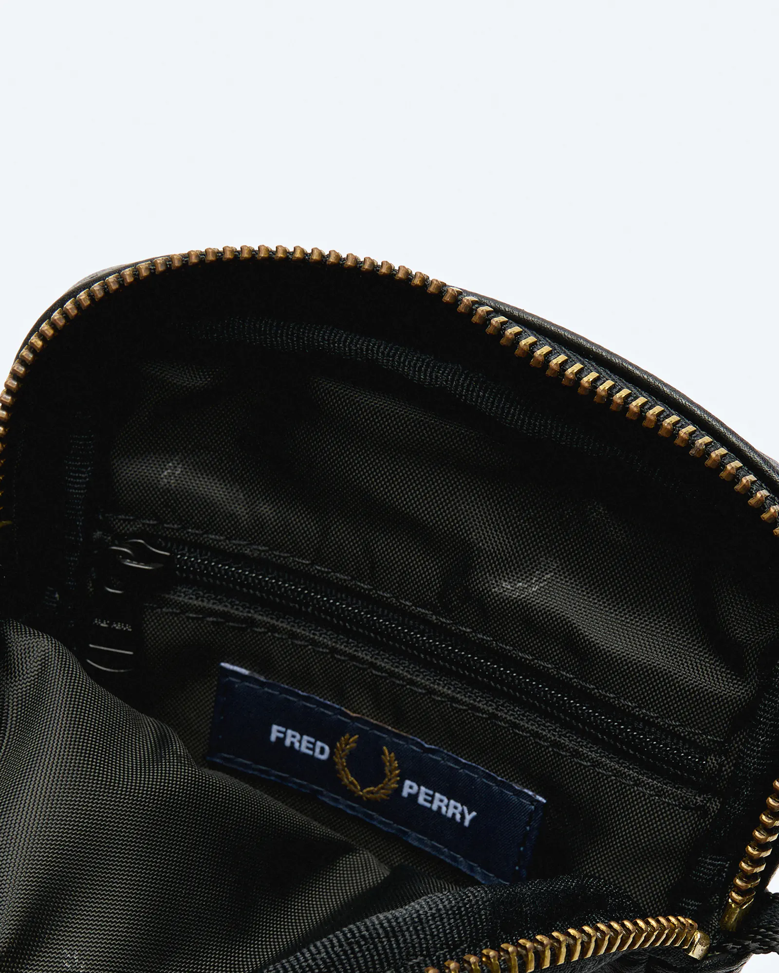 Fred Perry Tumbled Leather Side Bag Black