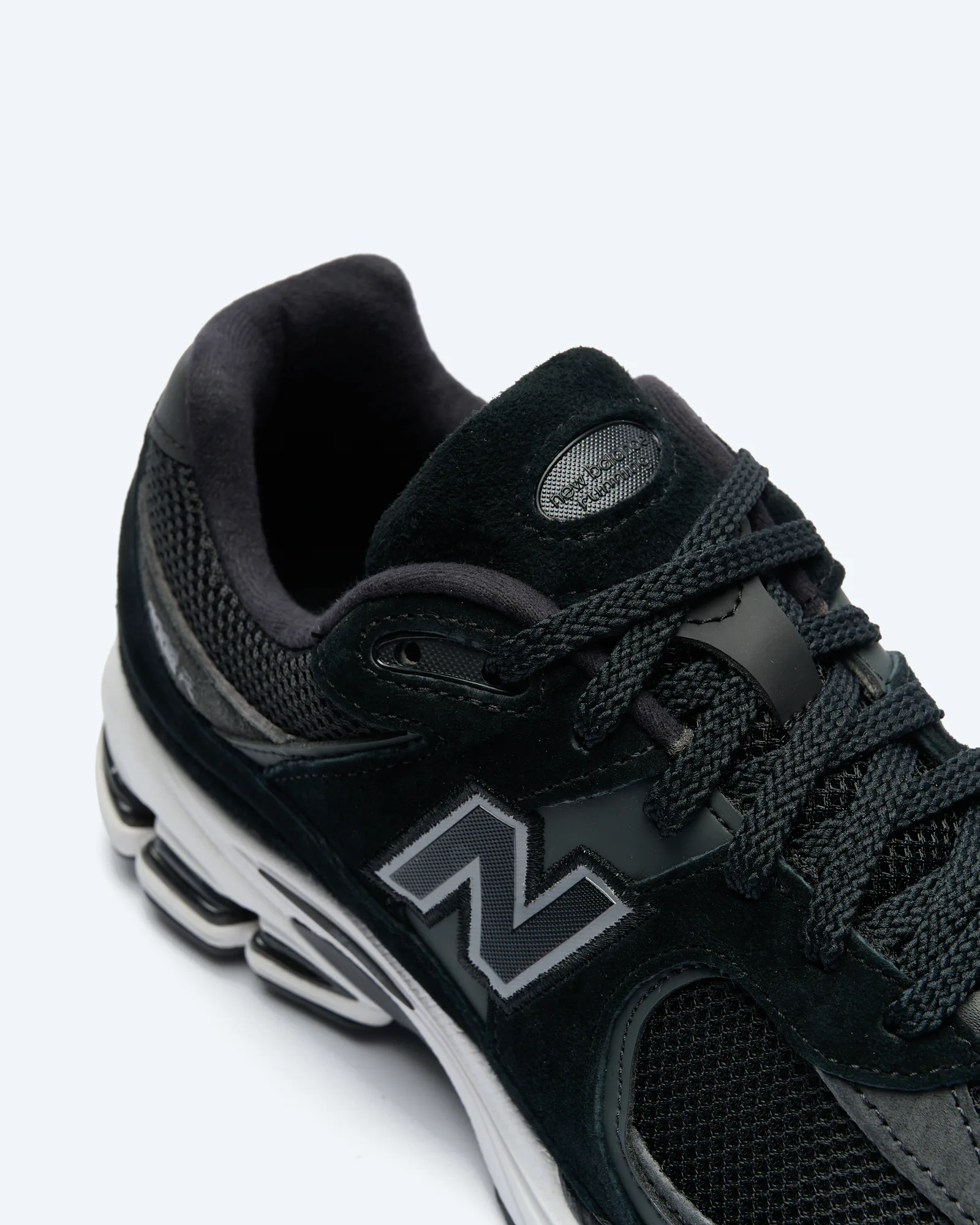 2002 Sneaker Black