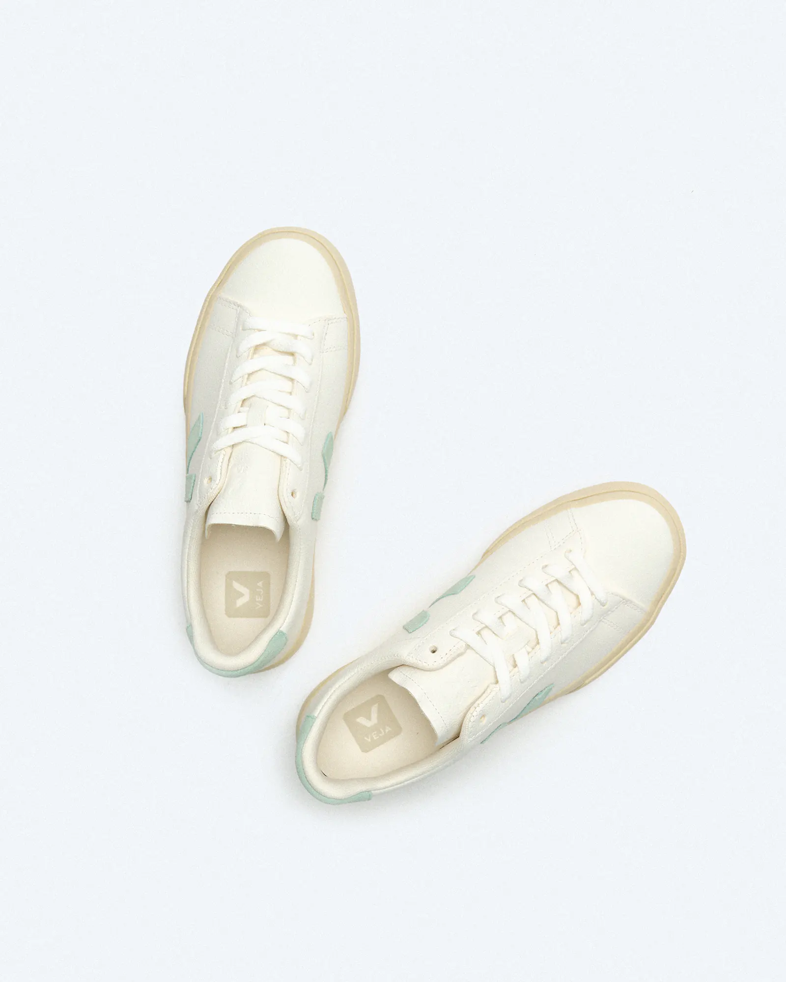 Veja Campo Chromefree Leather Sneaker Extra White/Matcha Veja Campo Chromefree Leather Sneaker Extra White/Matcha