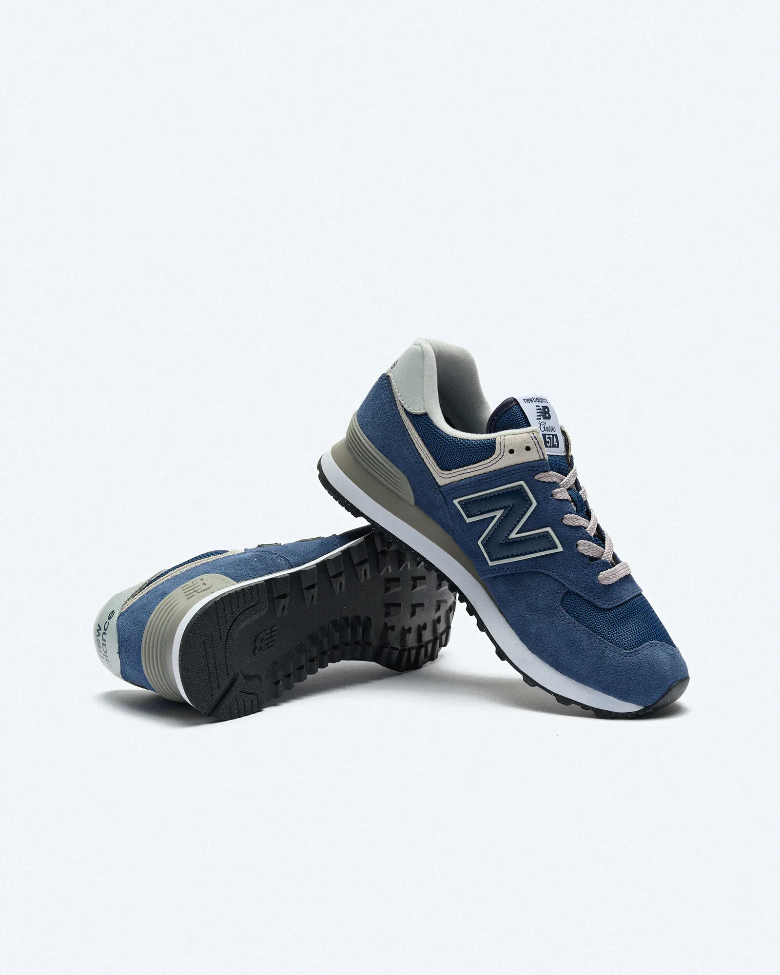New Balance ML574 Classics Sneaker Navy/White New Balance ML574 Classics Sneaker Navy/White