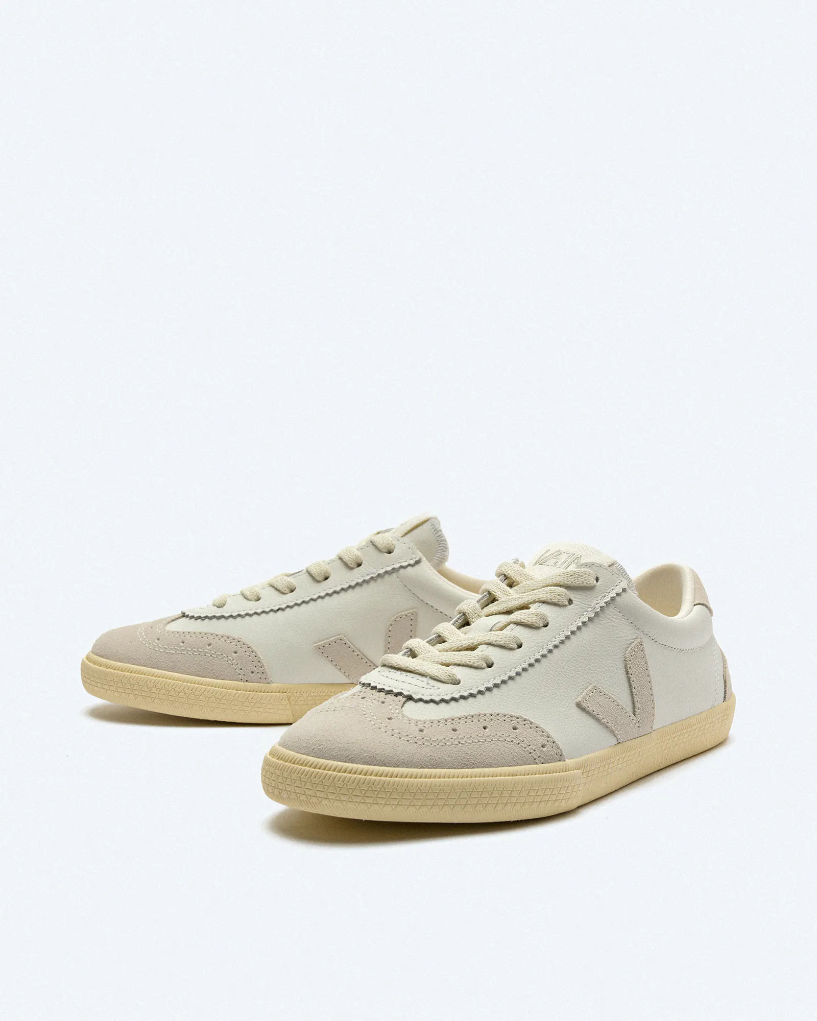 Veja Volley O.T. Woman Leather Sneaker White Natural Veja Volley O.T. Woman Leather Sneaker White Natural