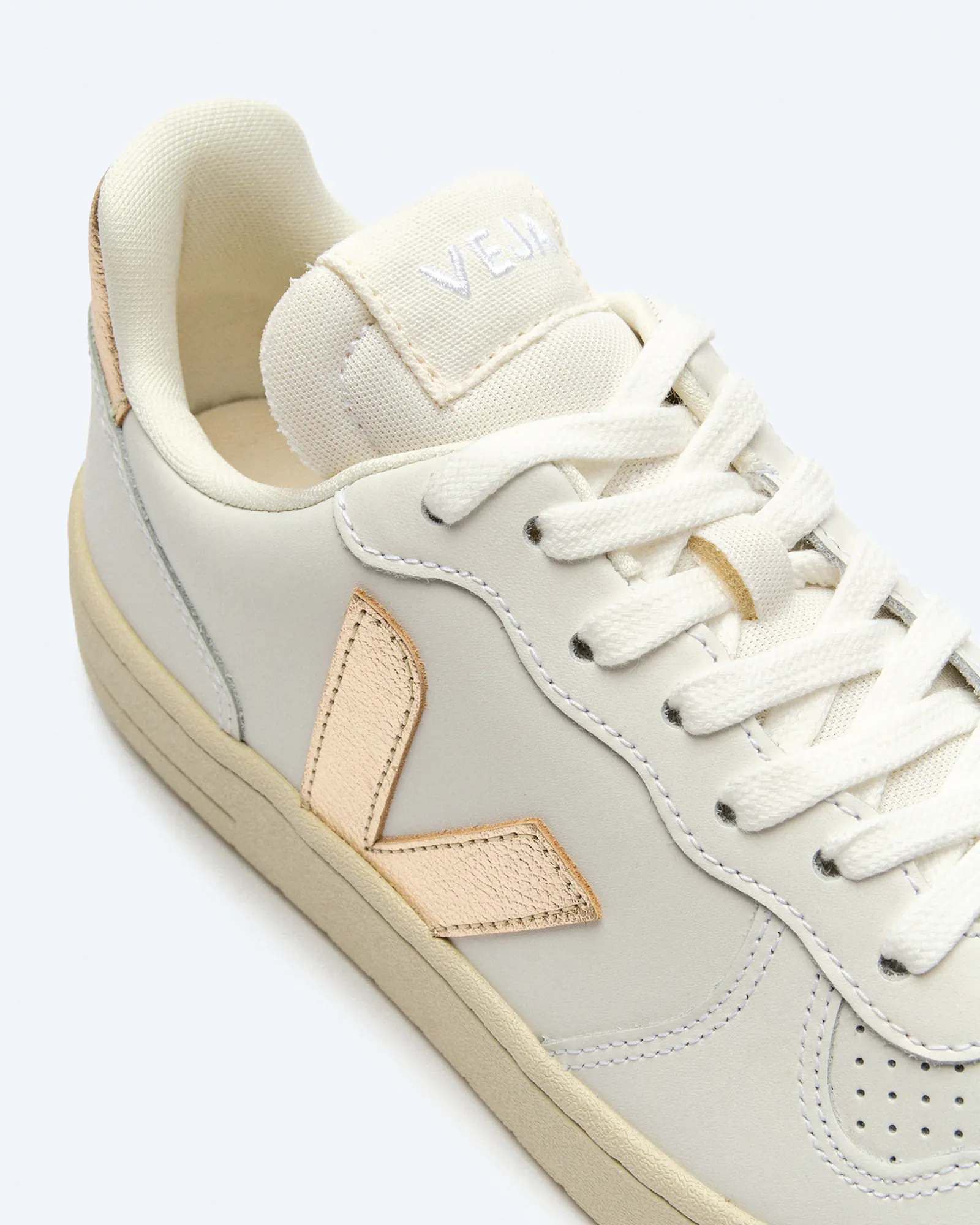 Veja Women V-10 Prime Leather Sneaker Extra-White/Platine