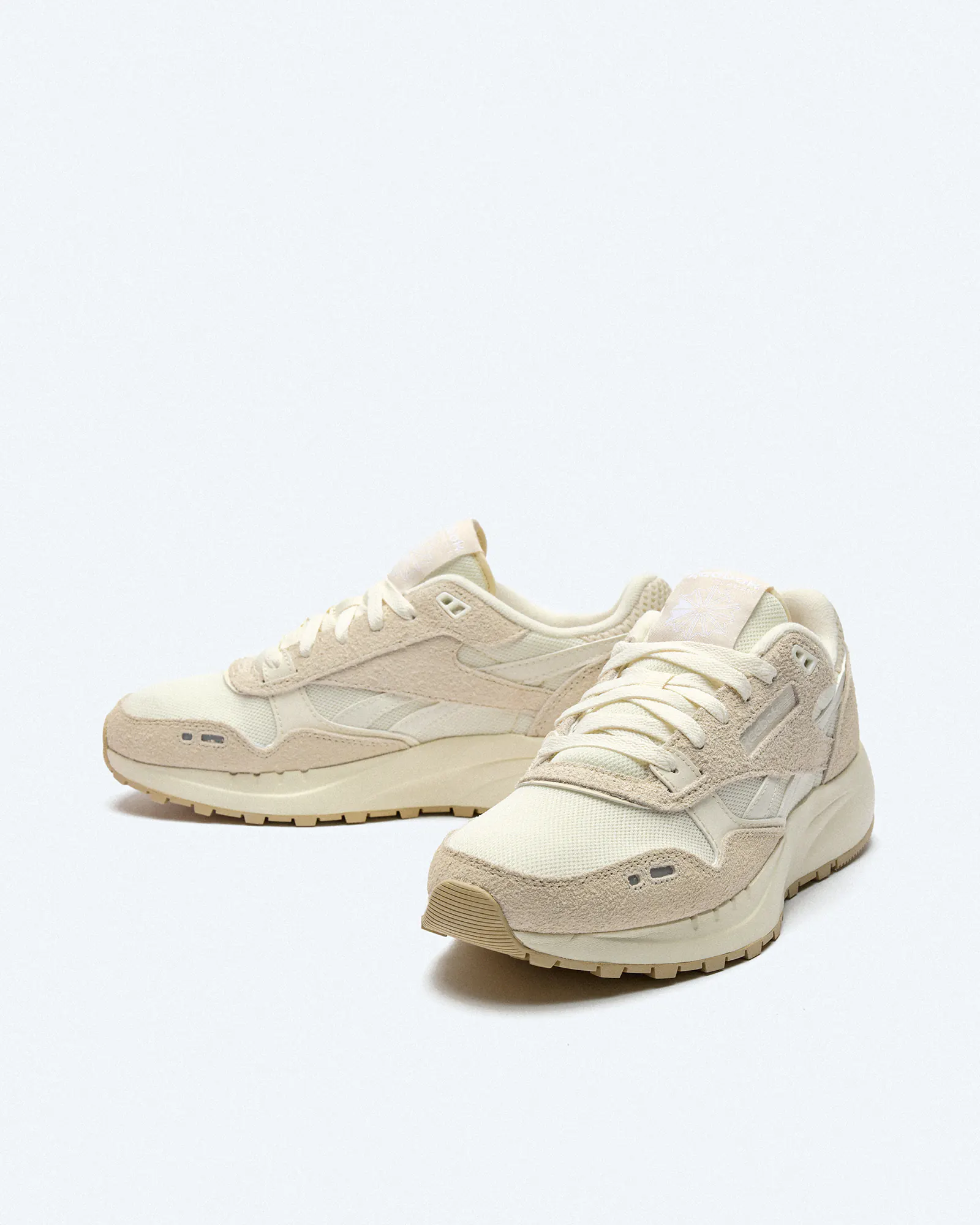 Reebok Classic Leather 2400 Vintage Sneaker Chalk/Alabaster Reebok Classic Leather 2400 Vintage Sneaker Chalk/Alabaster