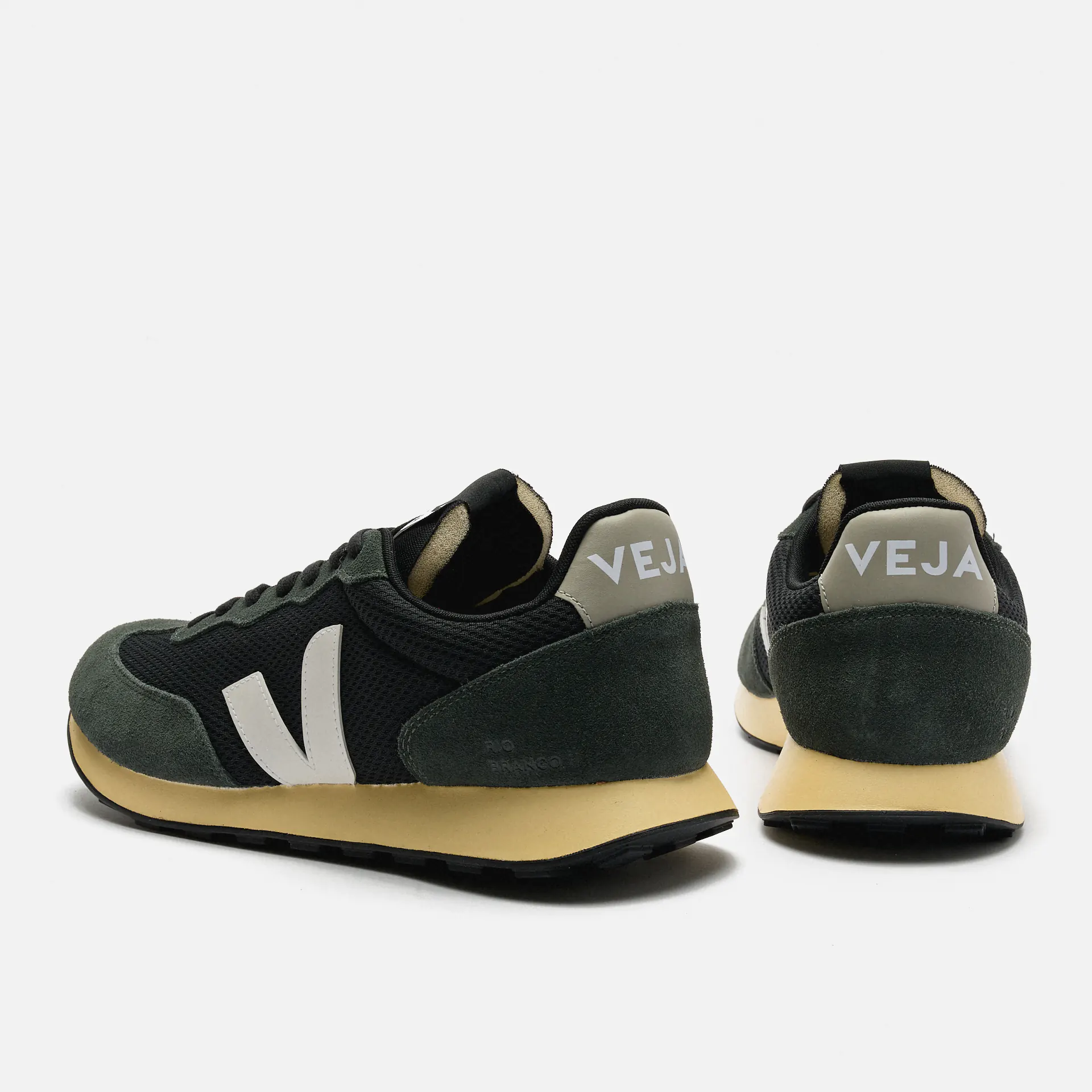 Veja Men Rio Branco II Alveomesh Sneaker Black/White