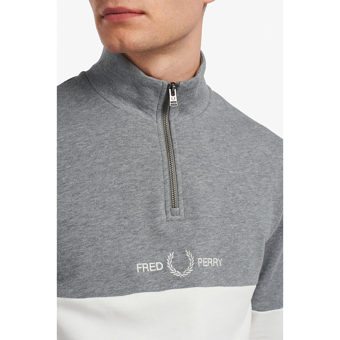 Fred Perry Half-Zip Sweatshirt mit Farbblockdesign Snow White