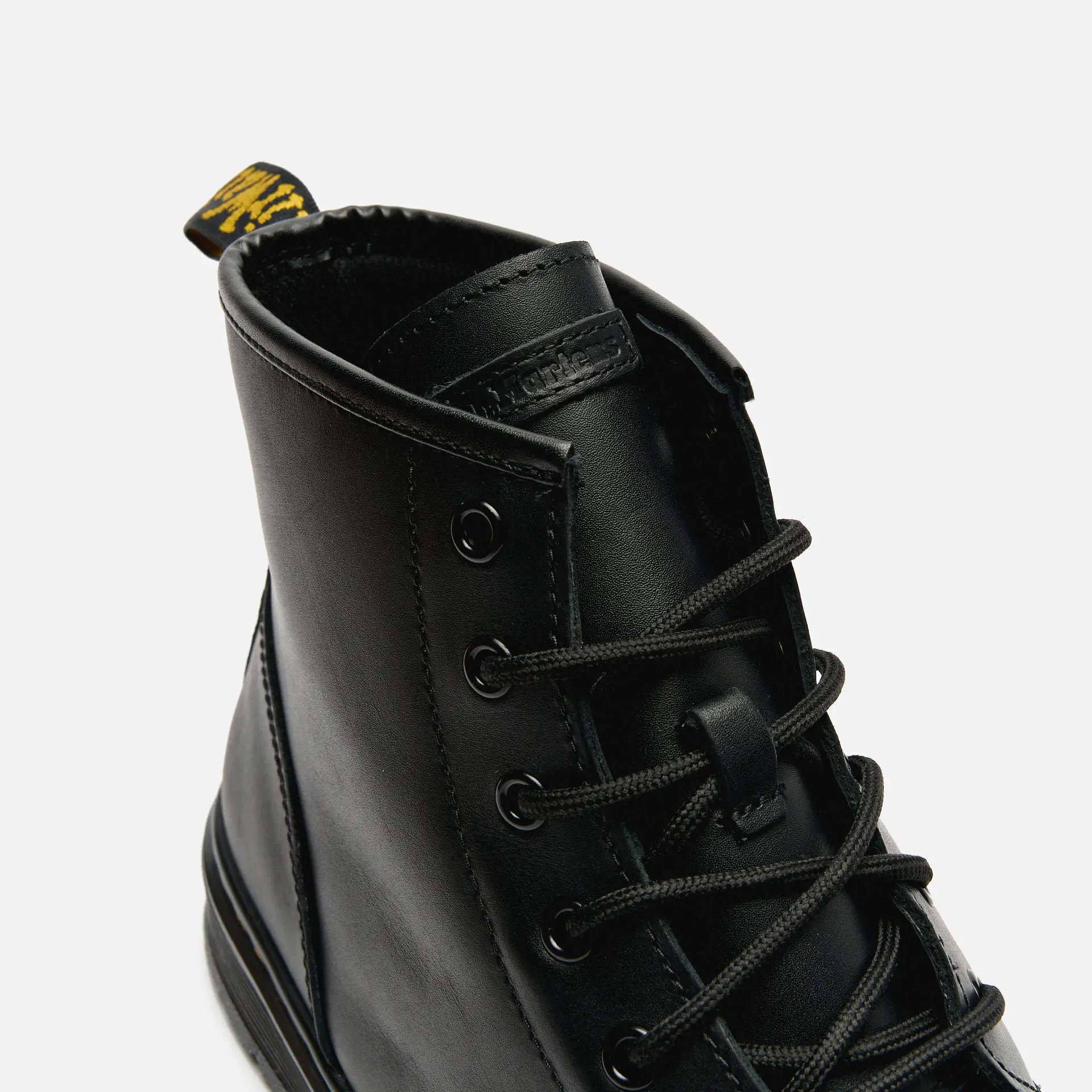 Dr. Martens Brookline Chukka Lusso Boots Black