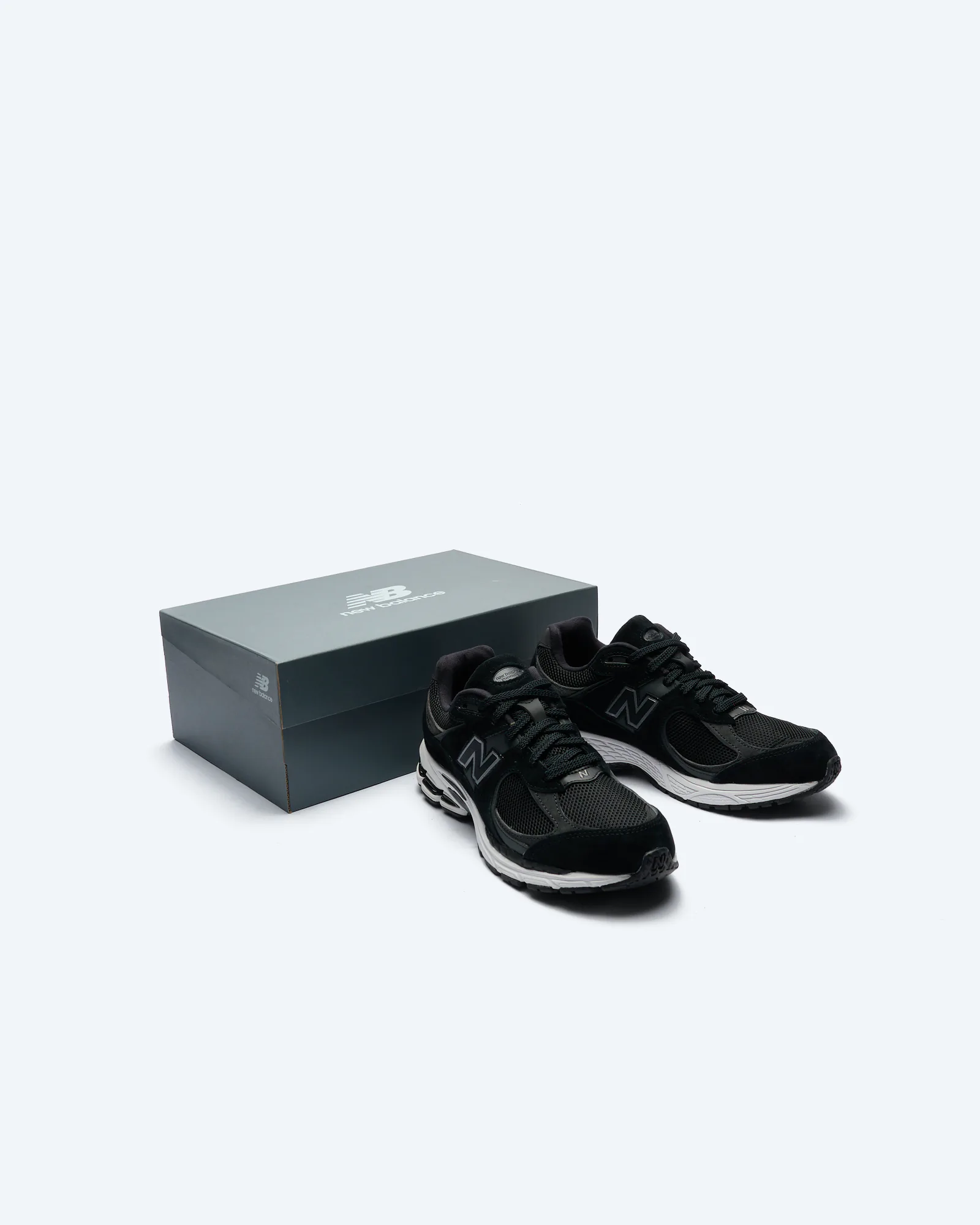 2002 Sneaker Black