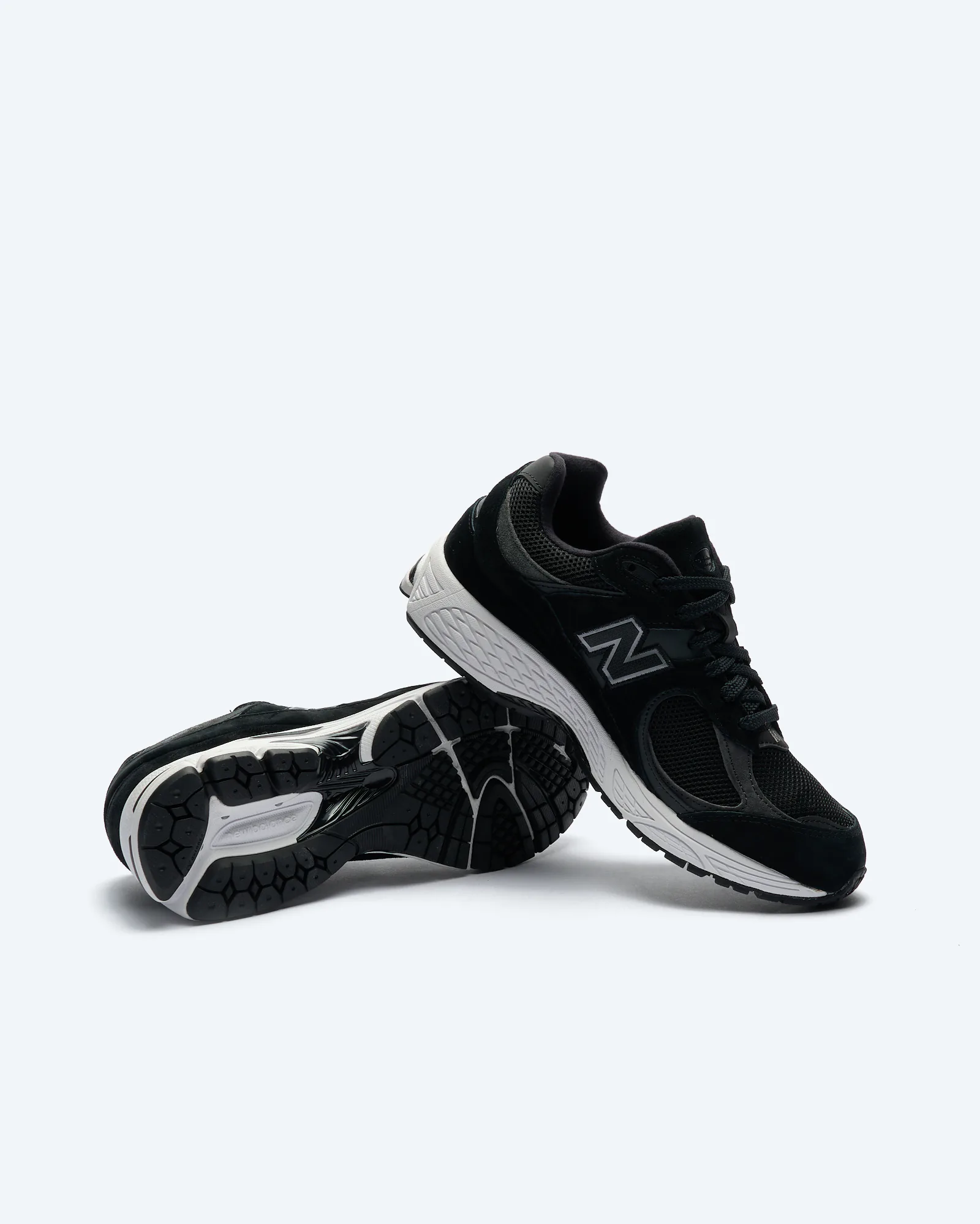 2002 Sneaker Black