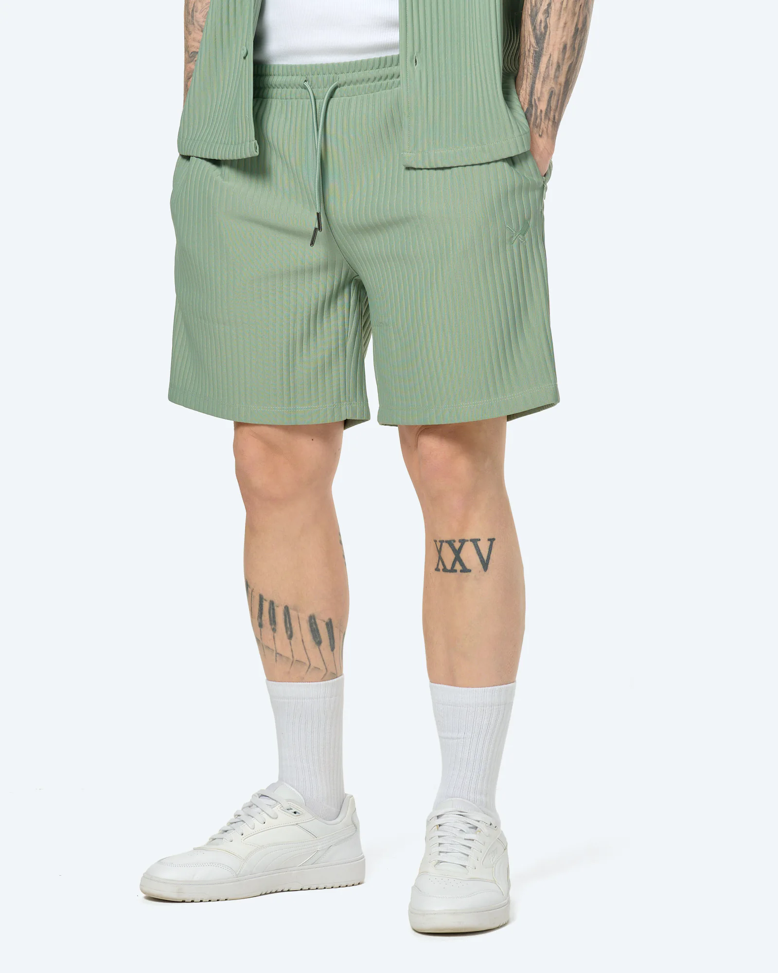 Distorted People Plissee Short Sage