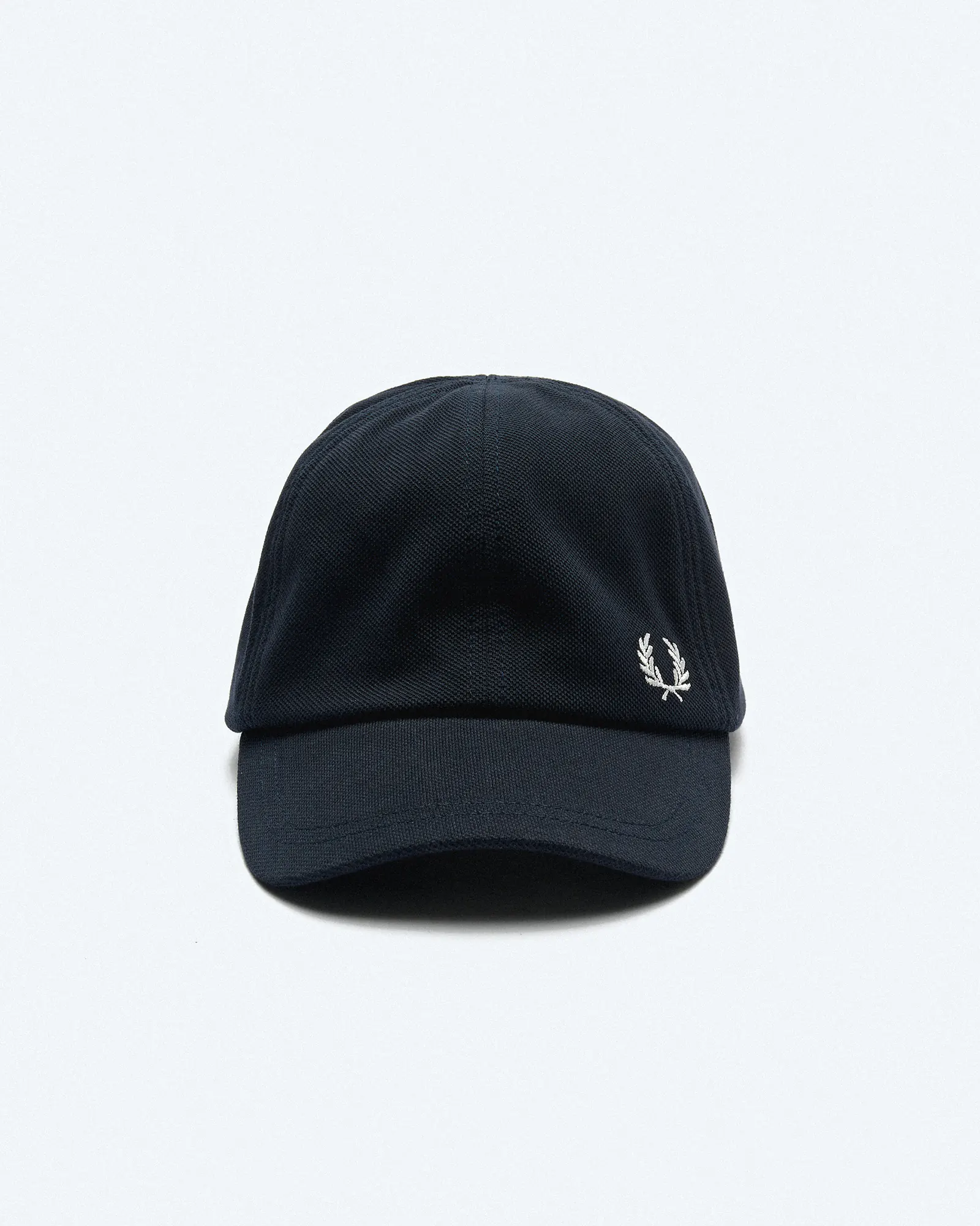 Fred Perry Pique Classic Cap Navy/Snow White Fred Perry Pique Classic Cap Navy/Snow White
