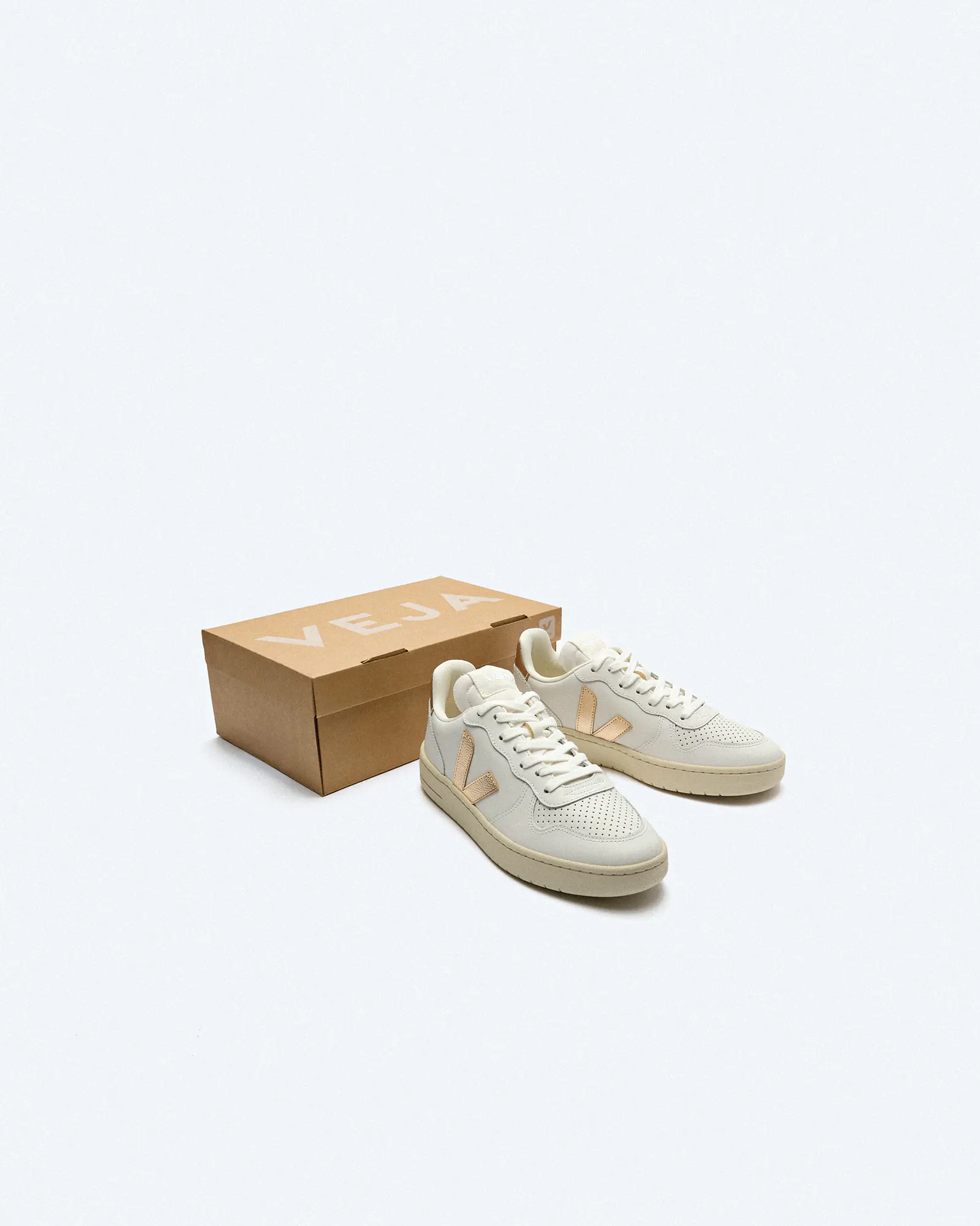 Veja Women V-10 Prime Leather Sneaker Extra-White/Platine