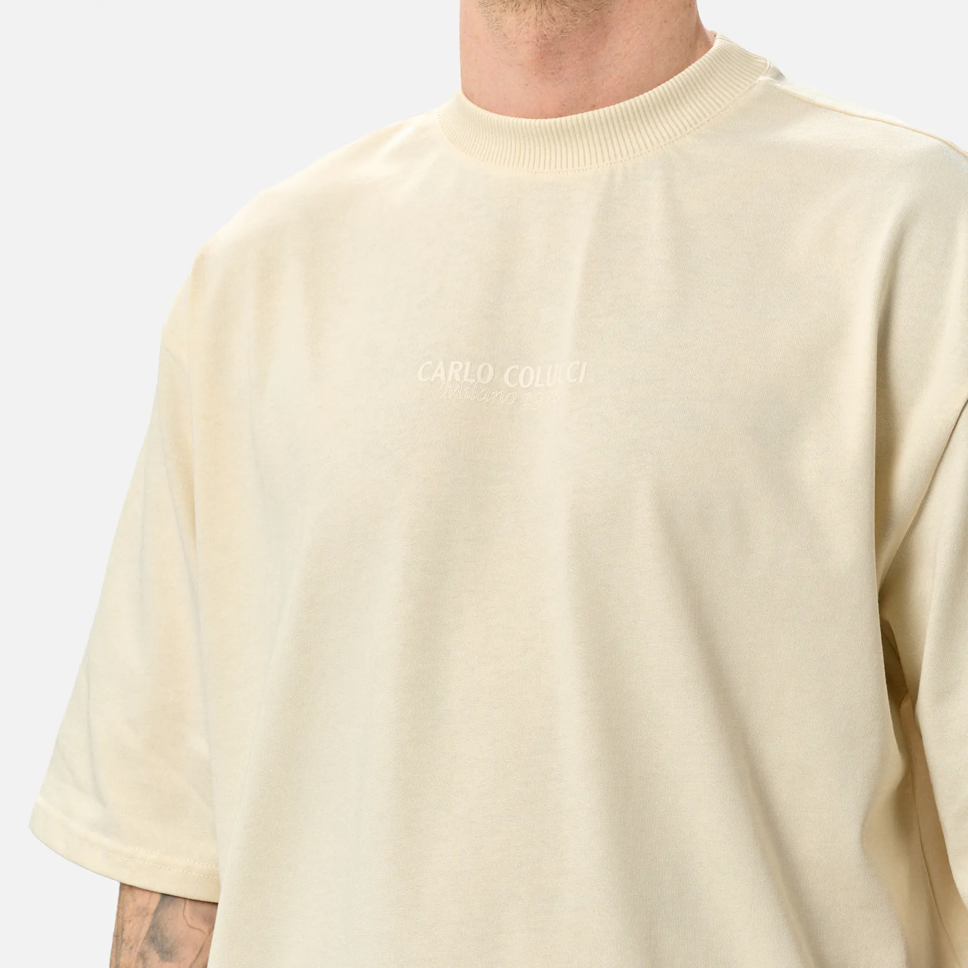 Carlo Colucci La Famiglia Oversize T-Shirt Beige Carlo Colucci La Famiglia Oversize T-Shirt Beige