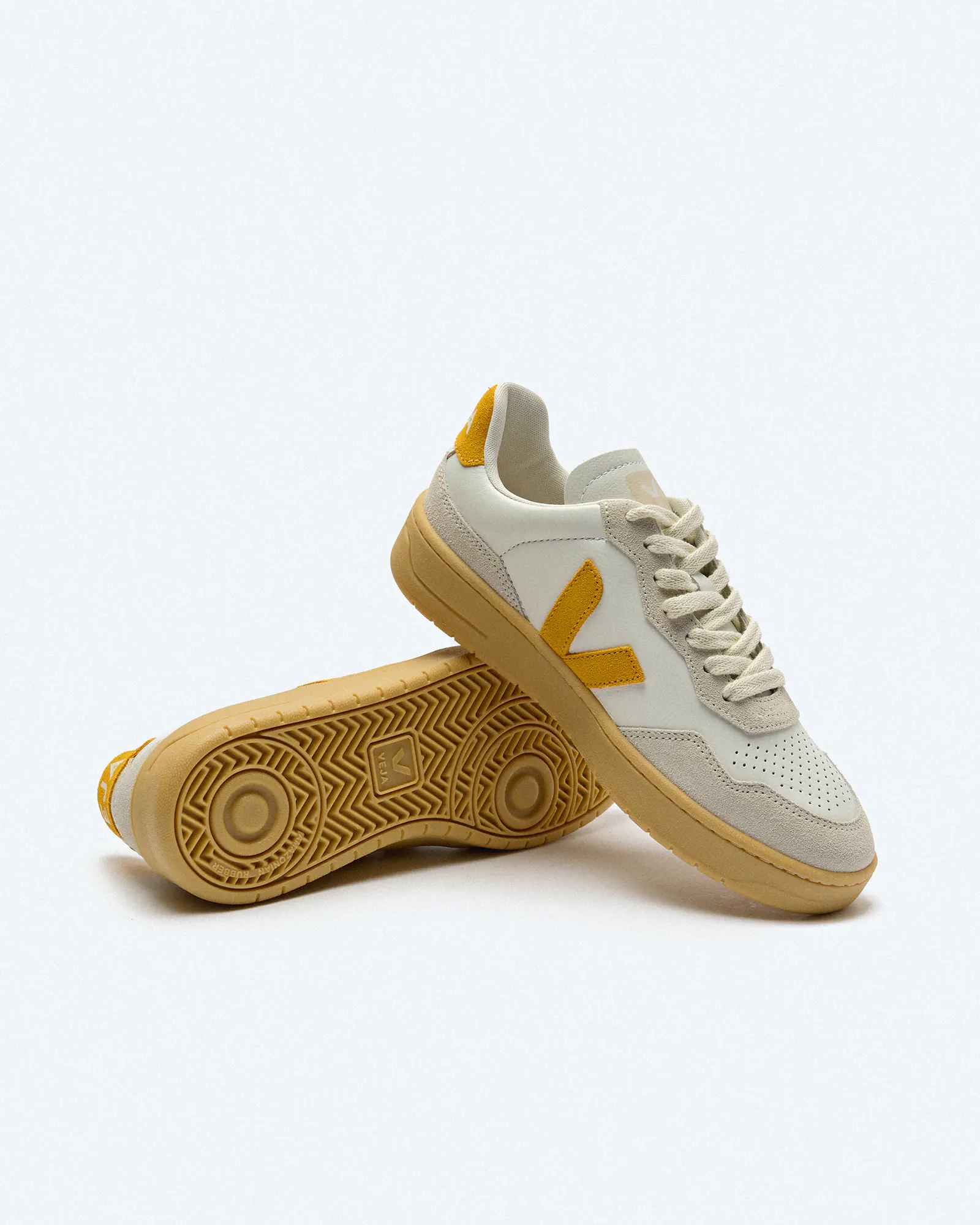 Veja V-90 O.T. Leather Sneaker Extra White Toscane Natural Veja V-90 O.T. Leather Sneaker Extra White Toscane Natural