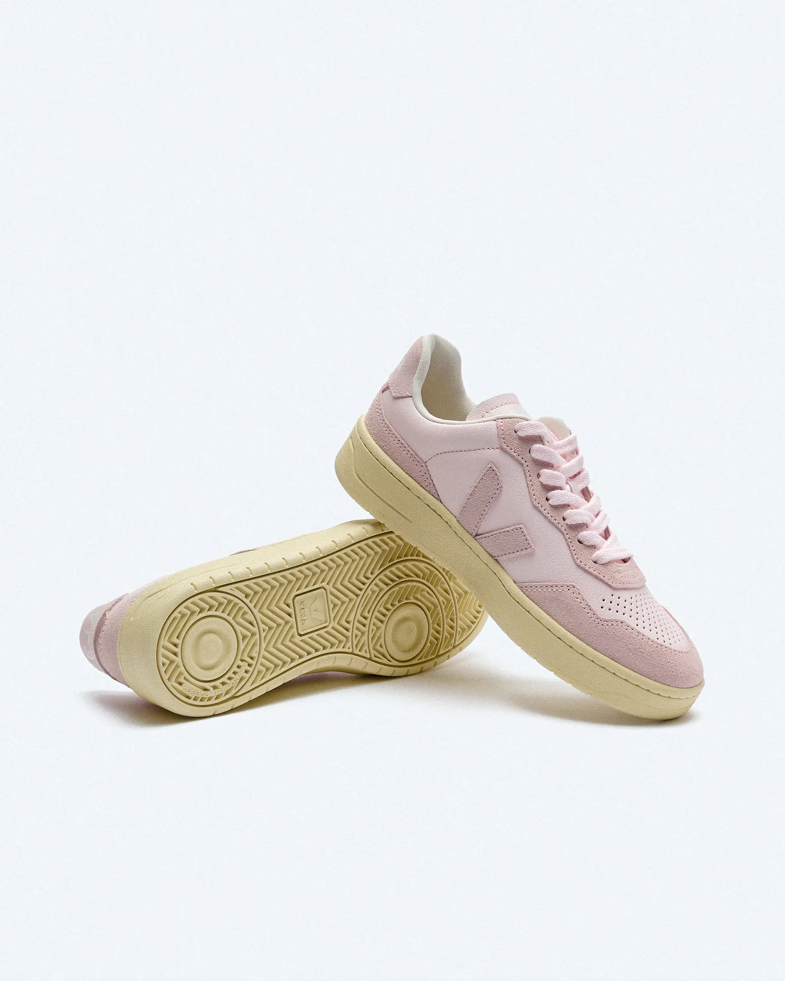 Veja V-90 O.T. Leather Sneaker Lassi/Petale Veja V-90 O.T. Leather Sneaker Lassi/Petale