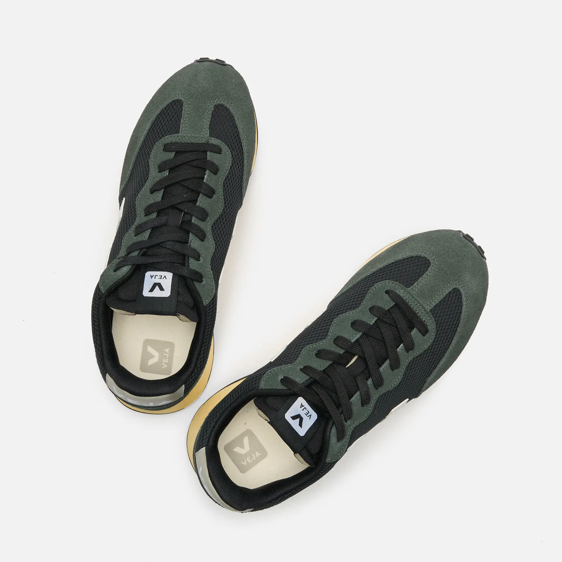 Veja Men Rio Branco II Alveomesh Sneaker Black/White