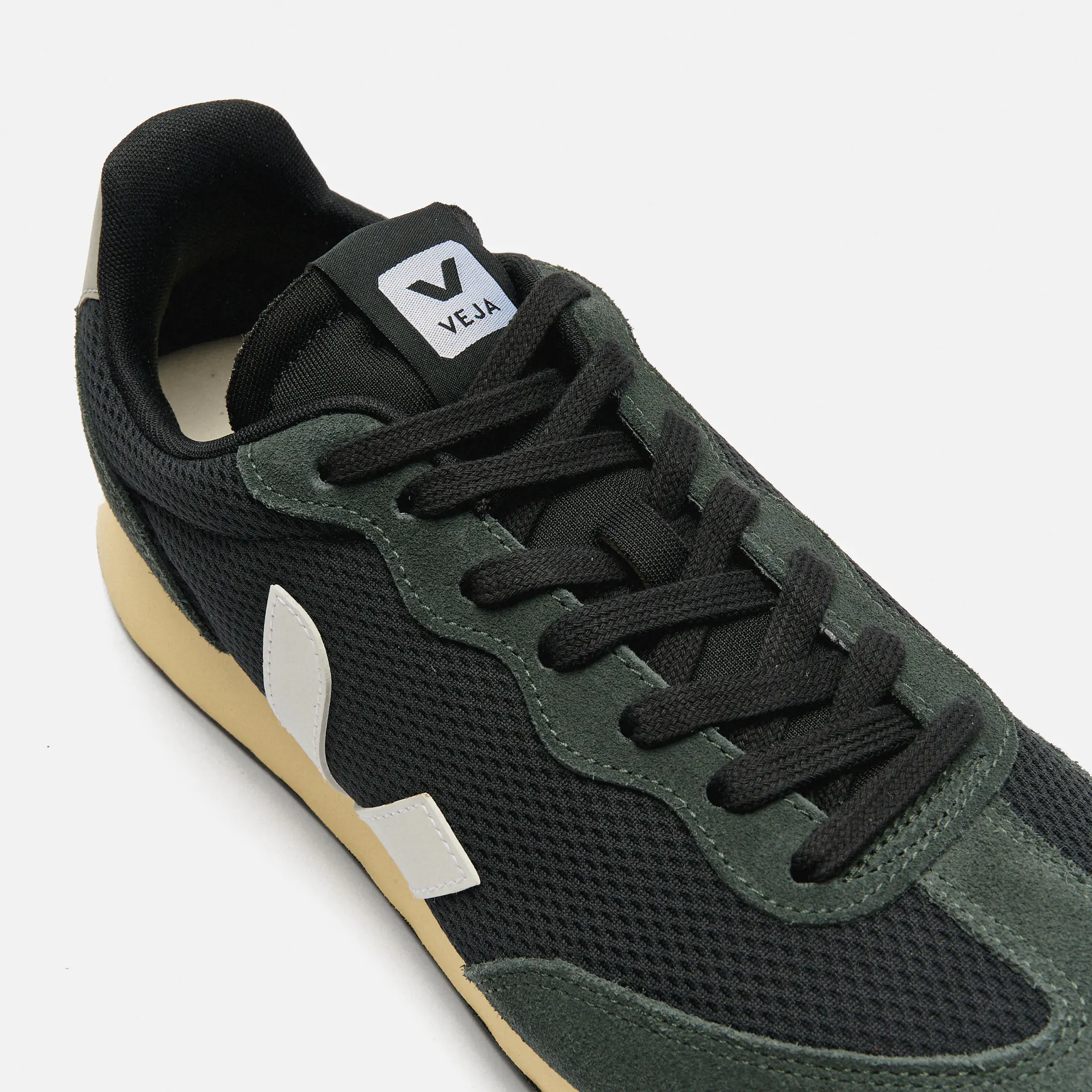 Veja Men Rio Branco II Alveomesh Sneaker Black/White