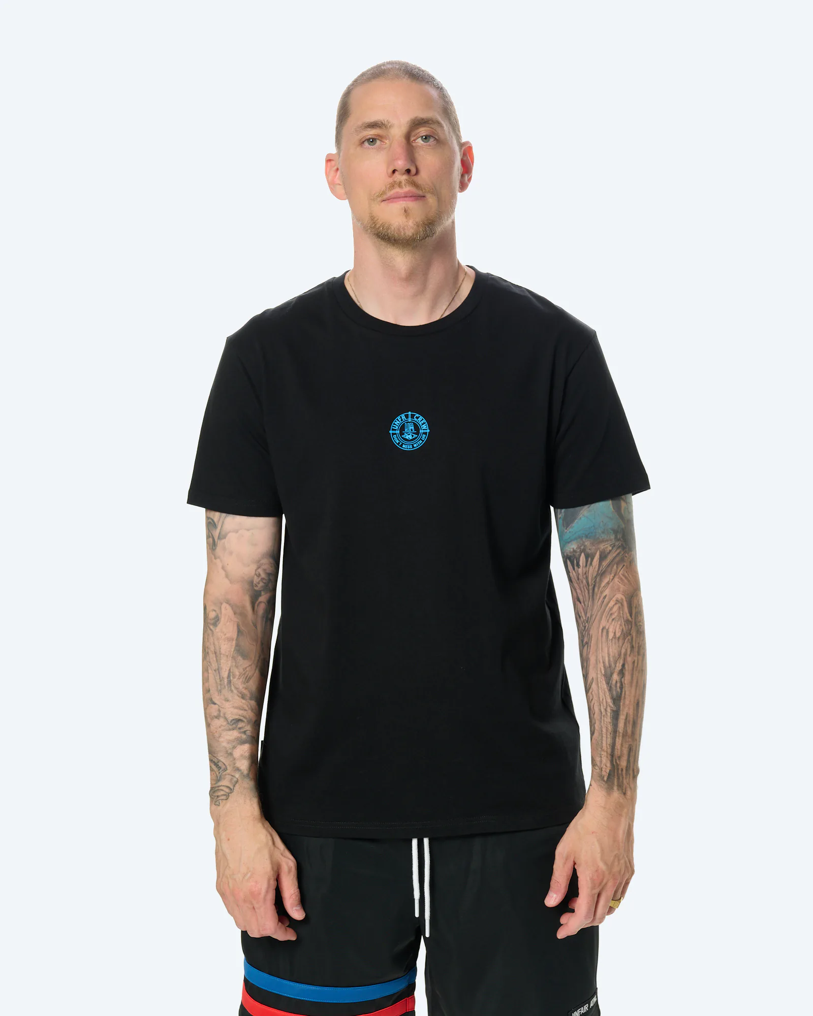 DMWU Pin T-Shirt Black/Skyblue