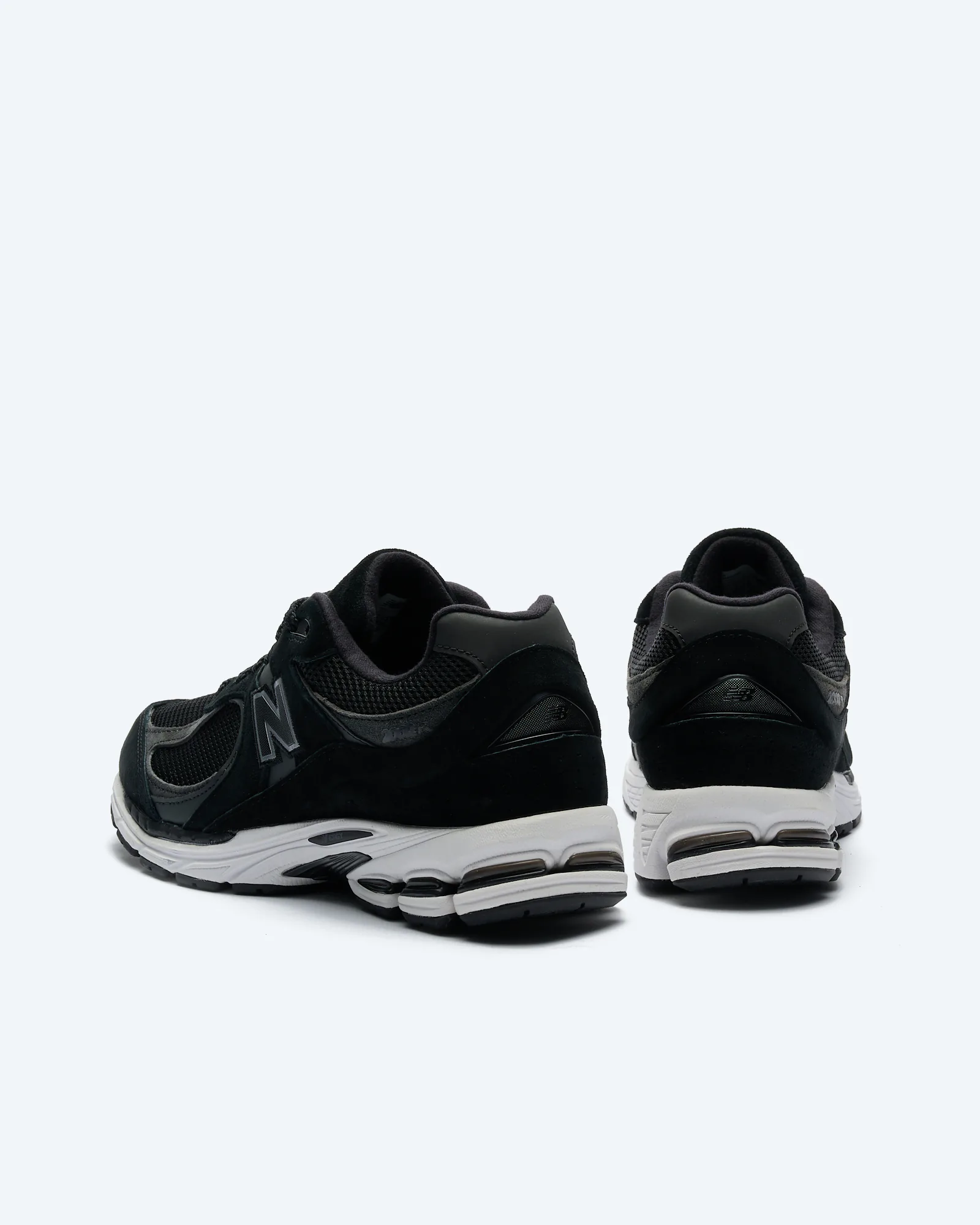 2002 Sneaker Black