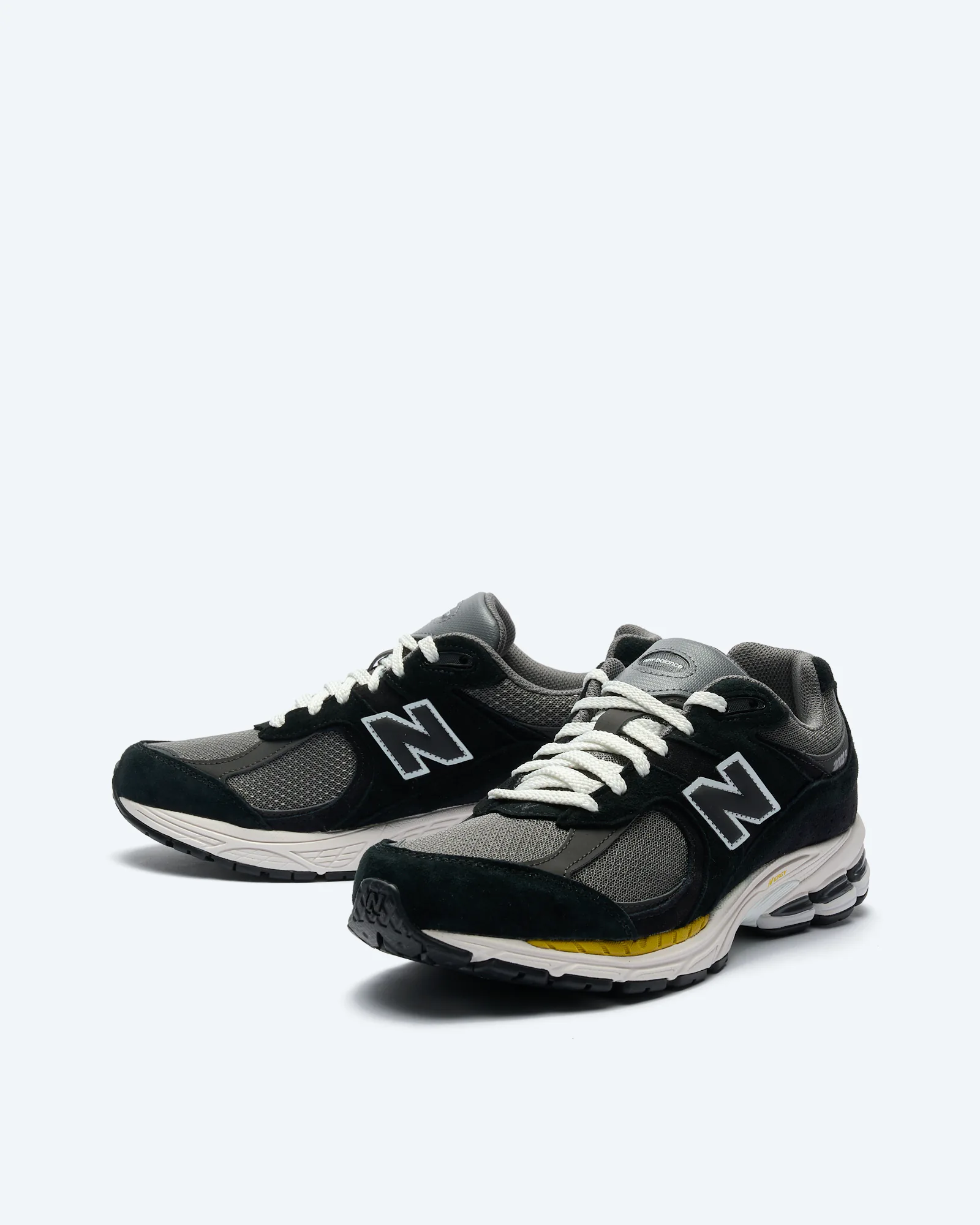 2002R Sneaker Black