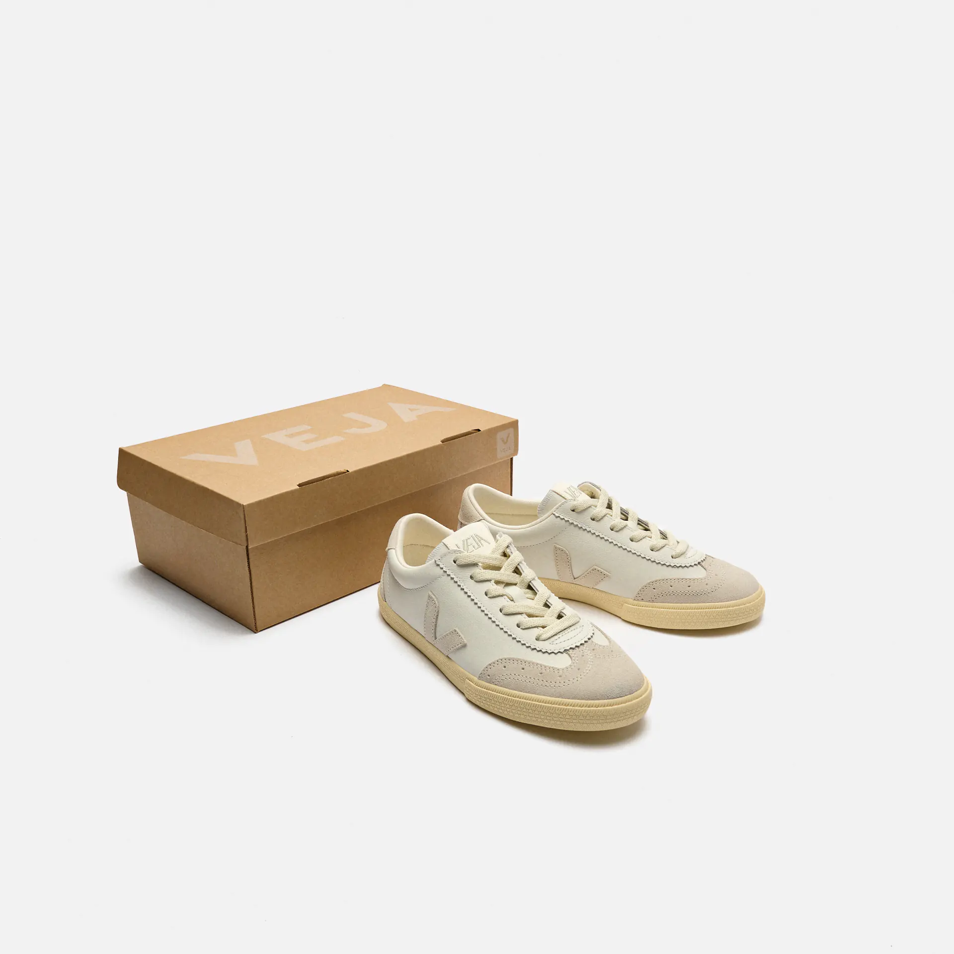 Veja Volley O.T. Woman Leather Sneaker White Natural