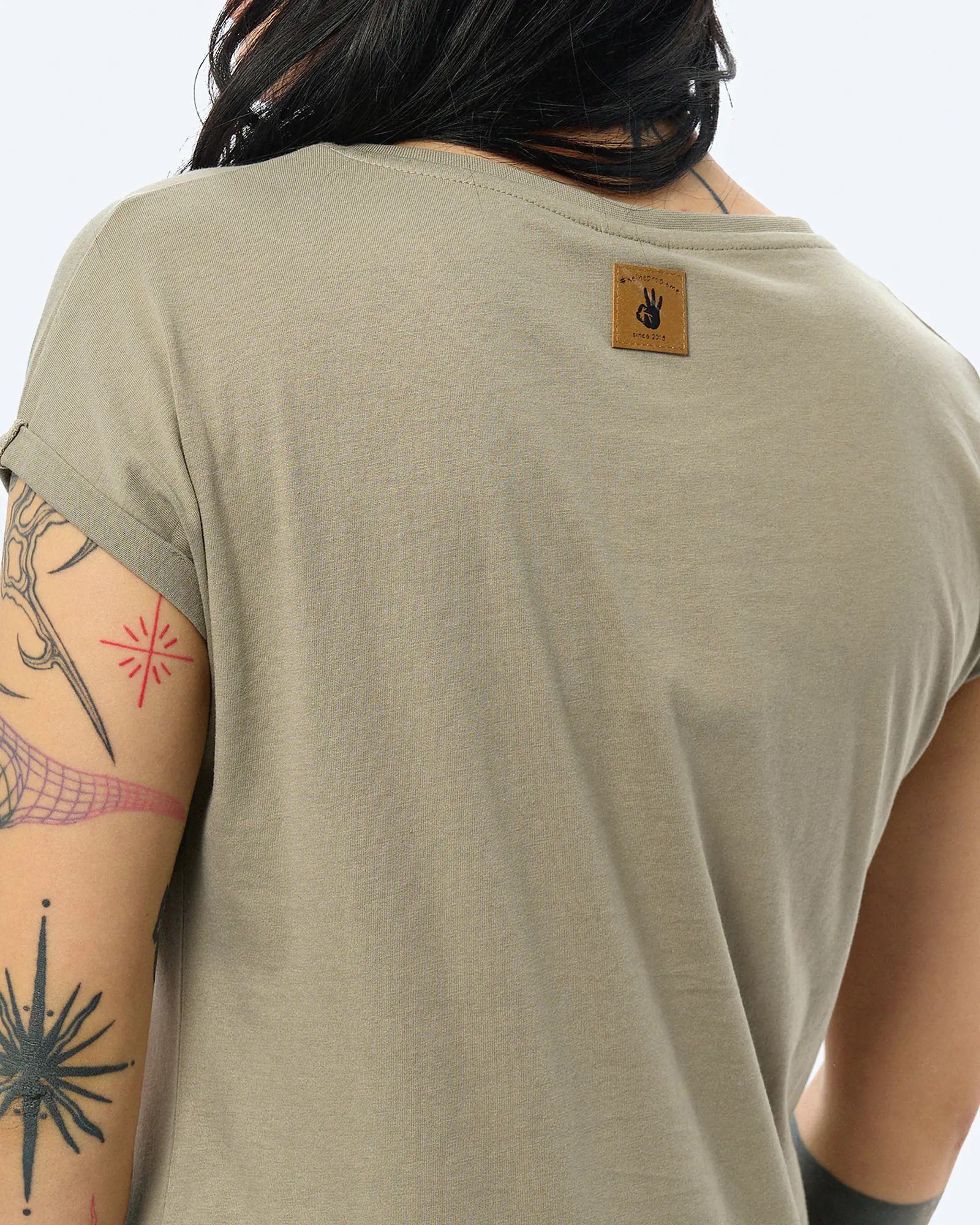 Kleinigkeit Görls Normalfit T-Shirt Problemlöserin Olive Kleinigkeit Görls Normalfit T-Shirt Problemlöserin Olive