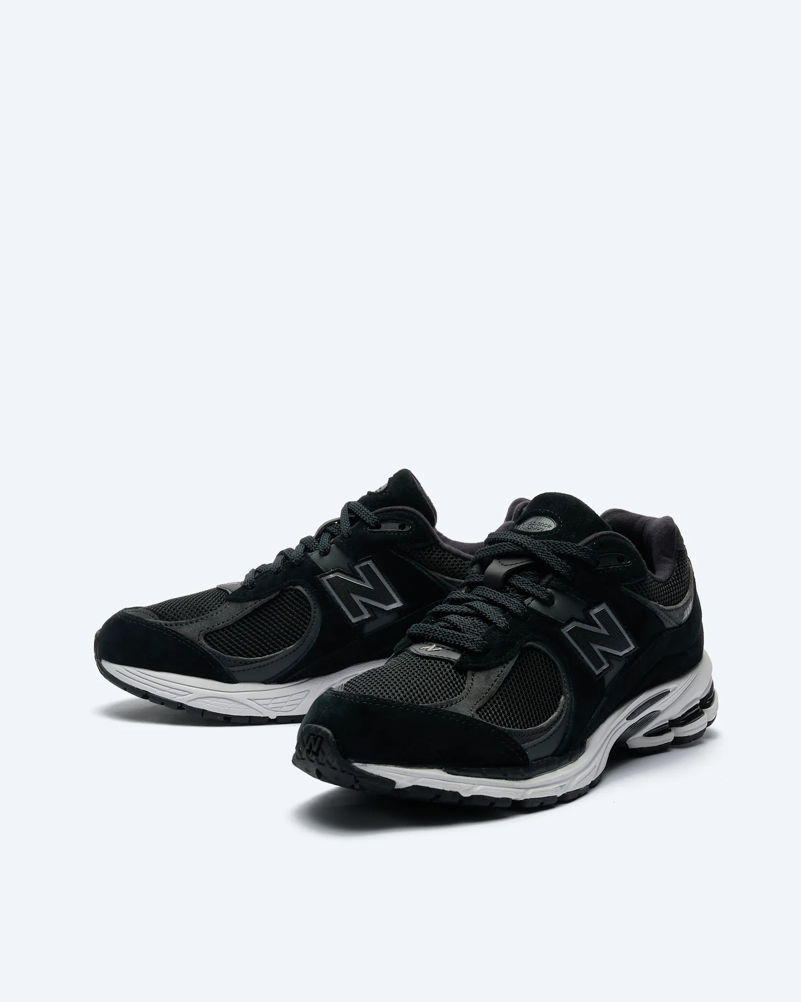 2002 Sneaker Black