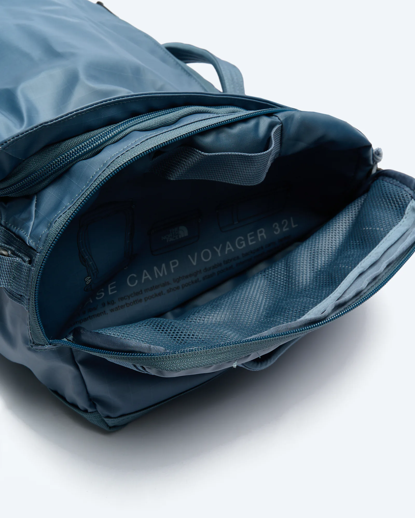 The North Face Base Camp Voyager Duffel Bag 32L Granite Grey/Fr