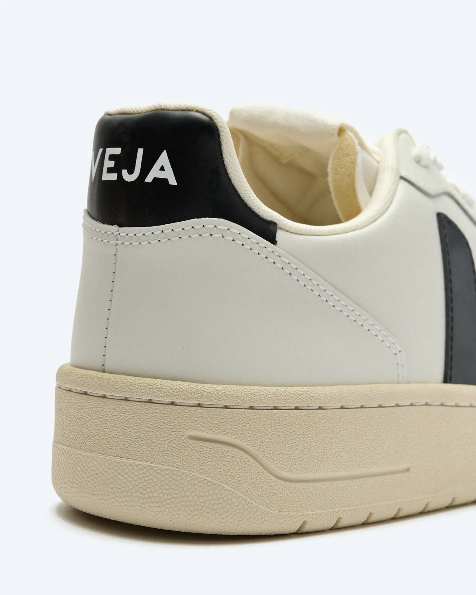 Veja V-10 Men Leather Sneaker Extra White/Black Veja V-10 Men Leather Sneaker Extra White/Black